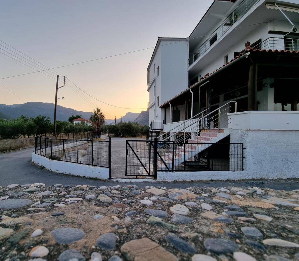 Thassa Beach Apartment No6 Leonidio Bagian luar foto