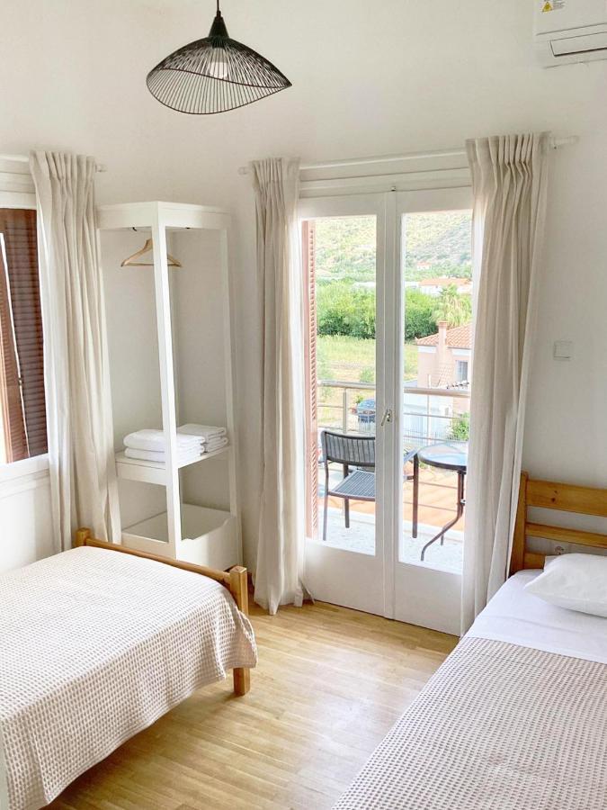 Thassa Beach Apartment No6 Leonidio Bagian luar foto