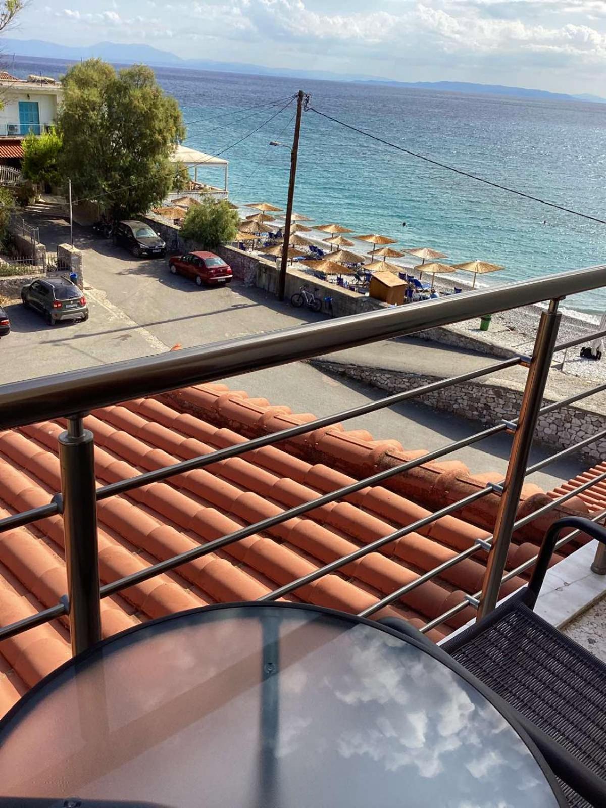 Thassa Beach Apartment No6 Leonidio Bagian luar foto